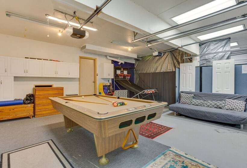 Pet & Family Friendly Bonney Lake Home: Game Room