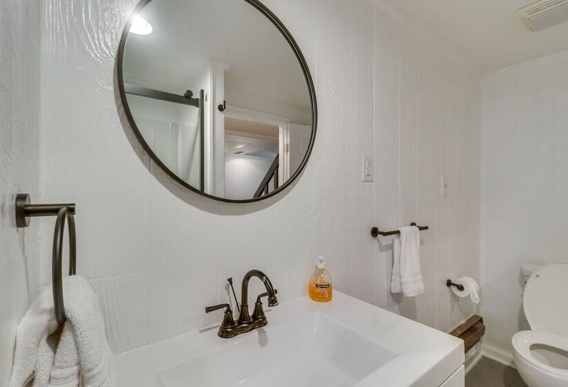 Spacious Massanutten Retreat W/ Hot Tub & Games