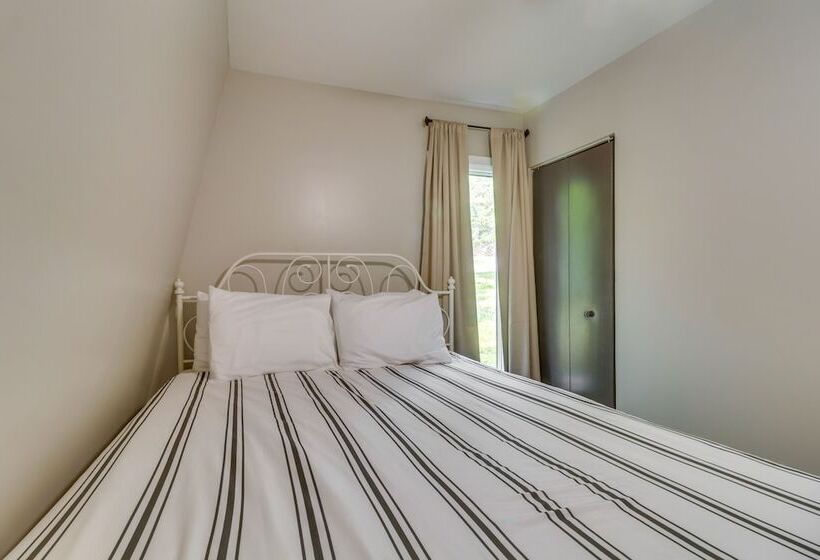 Spacious Massanutten Retreat W/ Hot Tub & Games