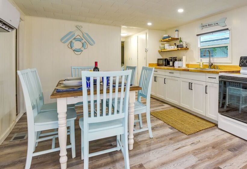 Sunny Bradenton Retreat   Visit Anna Maria Island!