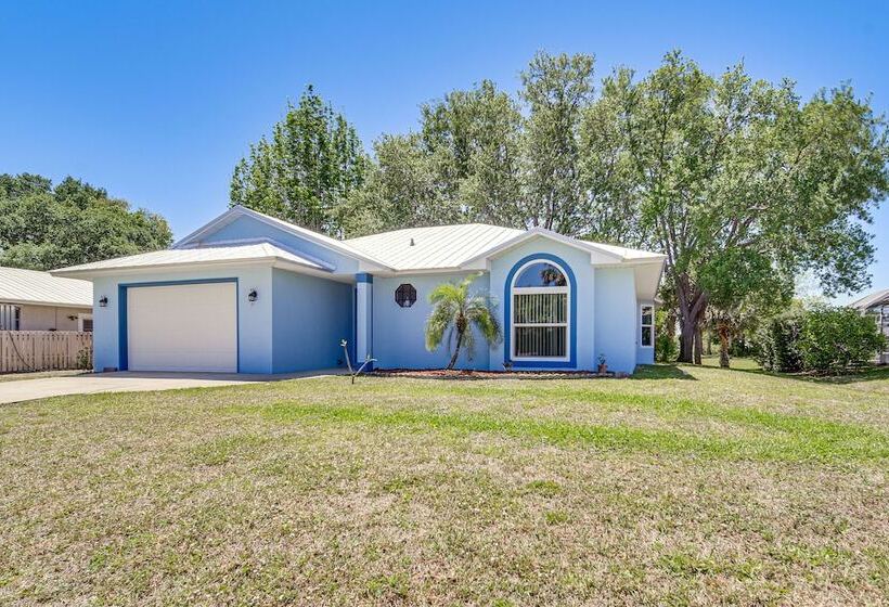 Pet Friendly Sebastian Home: W/ Porch + Lake View!