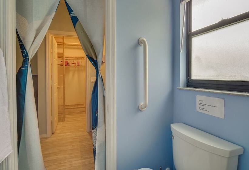 Pet Friendly Sebastian Home: W/ Porch + Lake View!