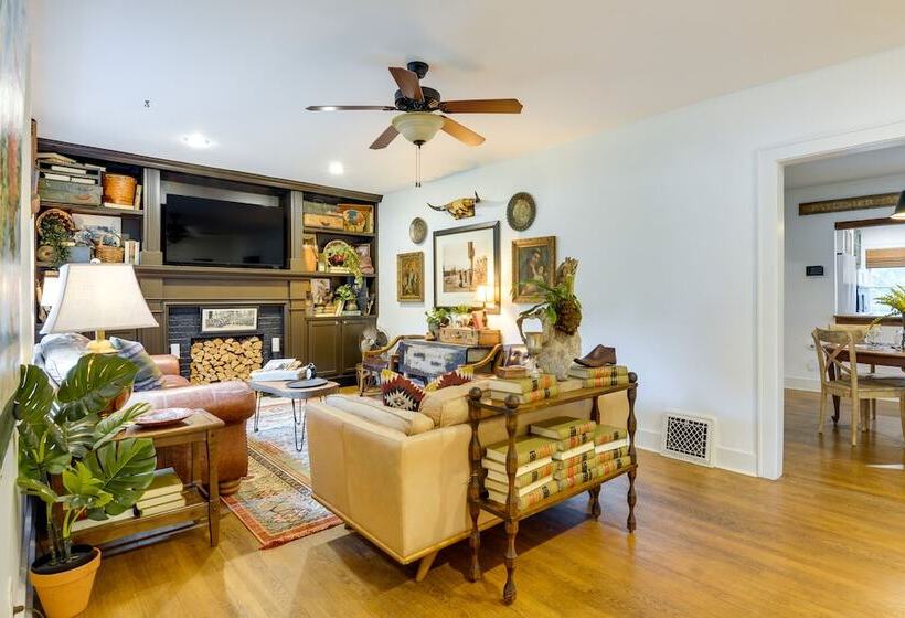 Whimsical Cottage Near Springfield Art Museum!