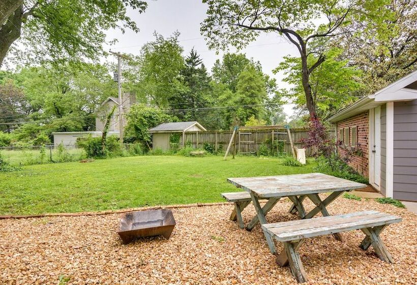 Whimsical Cottage Near Springfield Art Museum!