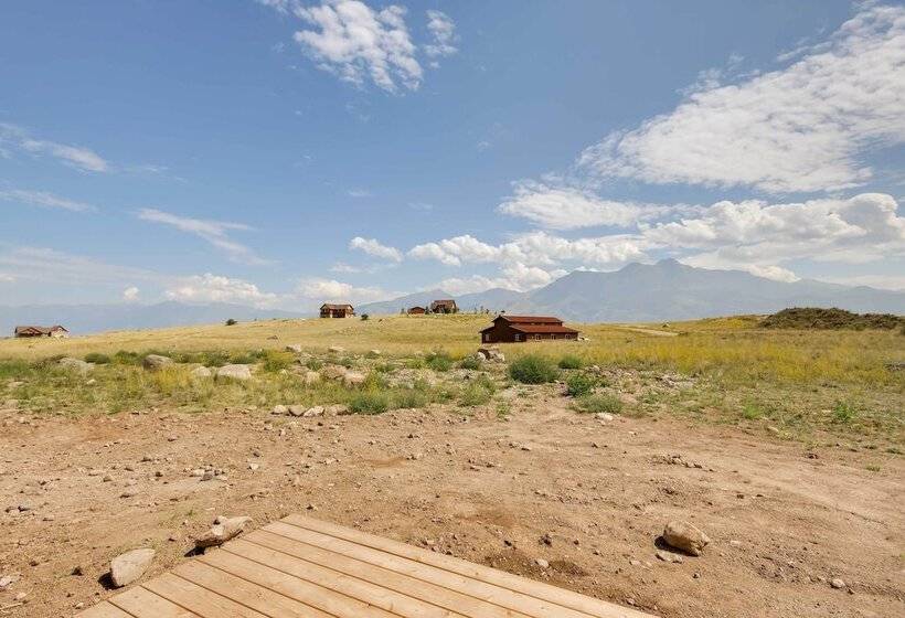 Yellowstone Prairie Retreat: 360 Mountain Views!