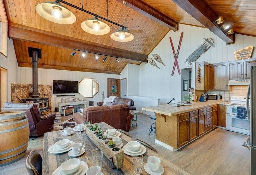 Airy Arnold Cabin Stay W/ Deck + Mountain Views!