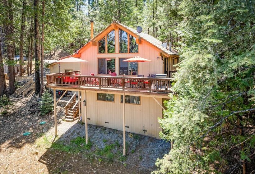 Airy Arnold Cabin Stay W/ Deck + Mountain Views!