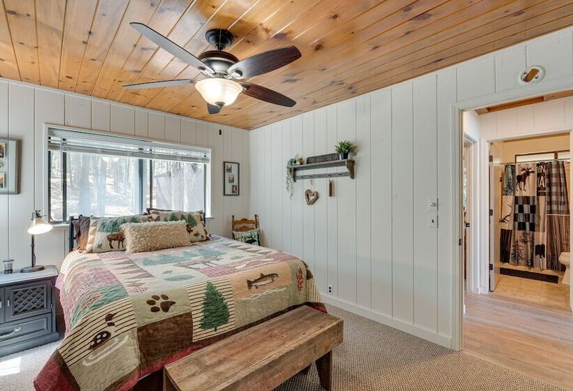 Airy Arnold Cabin Stay W/ Deck + Mountain Views!