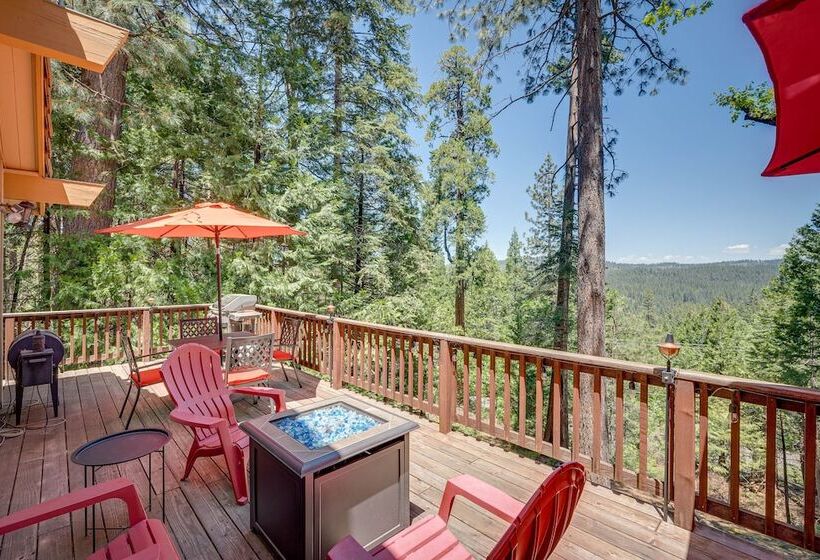 Airy Arnold Cabin Stay W/ Deck + Mountain Views!