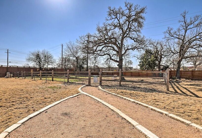 Community Pool & Hot Tub: Austin Tiny Home!