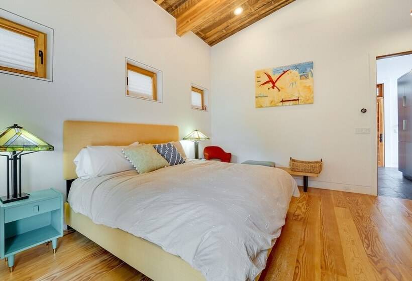 Bayfield Waterfront Cabin: Game Room & Lake Views!