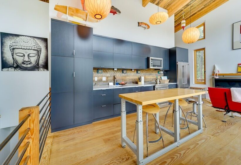 Bayfield Waterfront Cabin: Game Room & Lake Views!