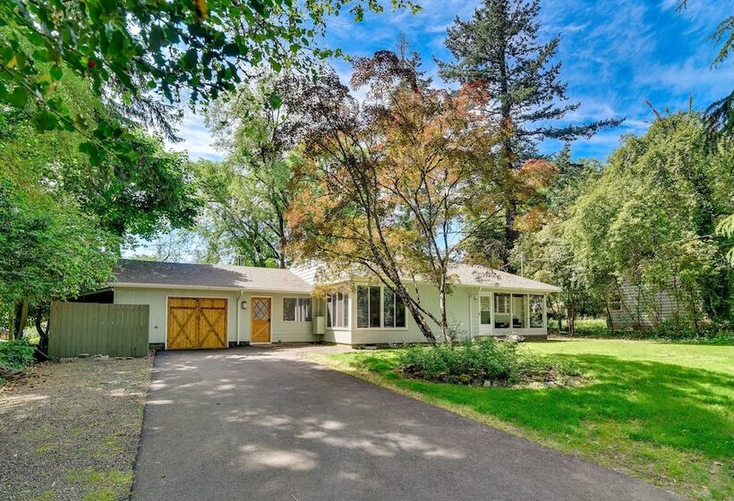6 Mi To Portland: Home W/ Yard In Beaverton!