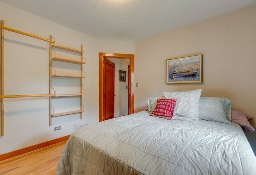 Bright Golden Home W/ Views   Walk To Downtown!