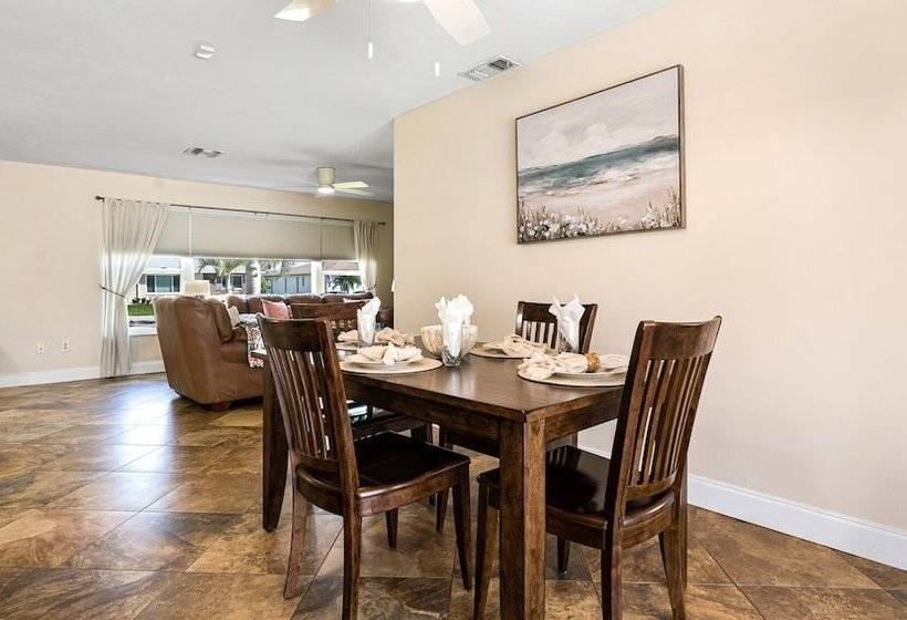 Cape Coral Vacation Rental: Heated Pool & Lanai!