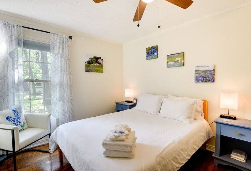 ~ 4 Mi To Fort Worth Stockyards: River Oaks Home!