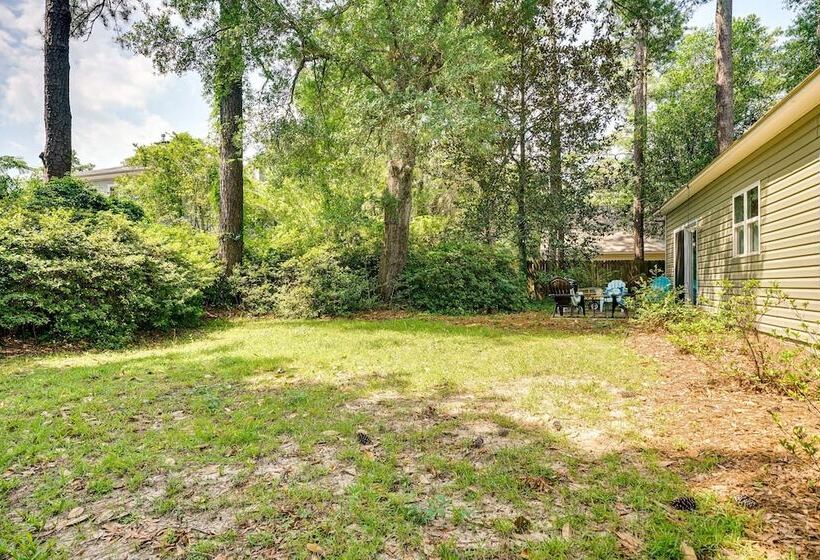 Charming Wilmington Home W/ Patio ~ 7 Mi To Beach!