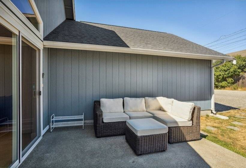 Cheery Tacoma Vacation Rental: 7 Mi To Owen Beach!