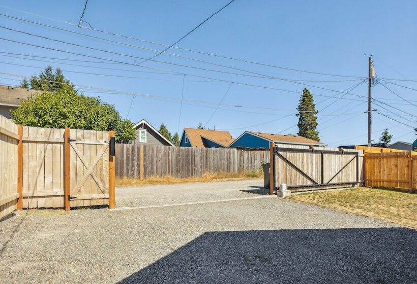 Cheery Tacoma Vacation Rental: 7 Mi To Owen Beach!
