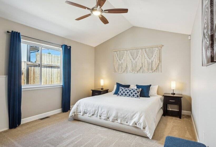 Cheery Tacoma Vacation Rental: 7 Mi To Owen Beach!
