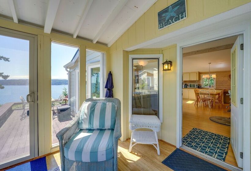 Cozy Langley Retreat: Water Views & Beach Access