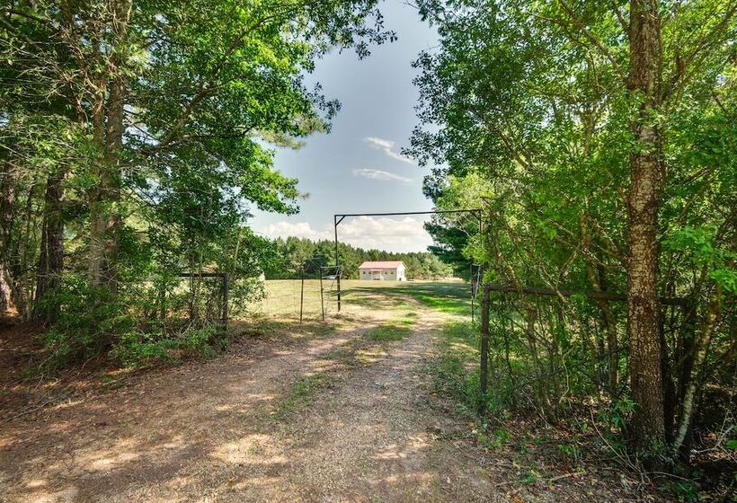 Cozy Summit Cabin W/ Hiking Trails & Fishing Pond!