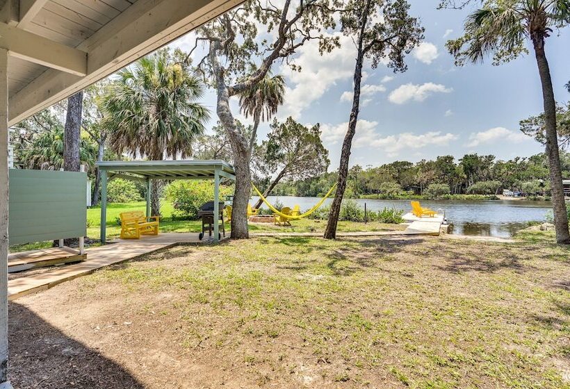 Crystal River Retreat W/ Private Dock & Kayaks!
