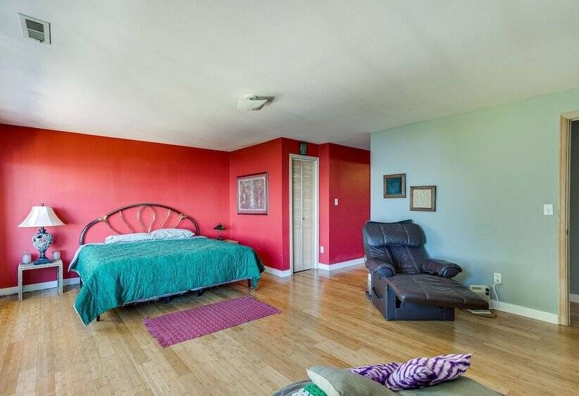 Federal Way Vacation Rental: Bay & Mountain Views!