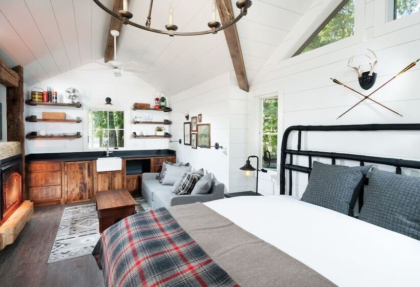 هتل Camp Long Creek