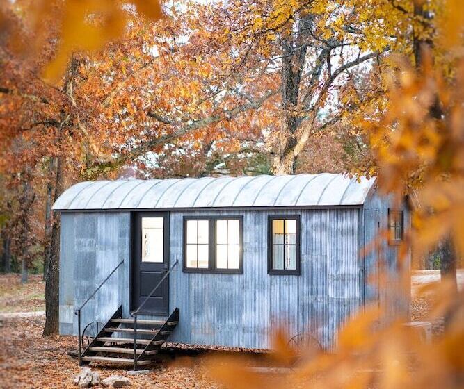 هتل Camp Long Creek