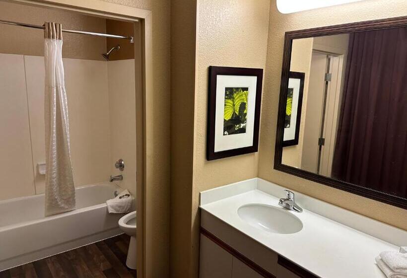 فندق Hometowne Studios By Red Roof Southfield