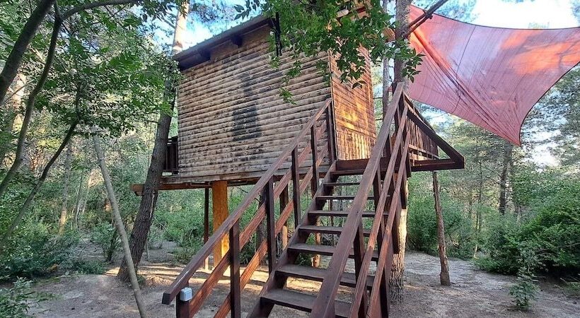 فندق Treehouses Ljubač Glamping Robinson