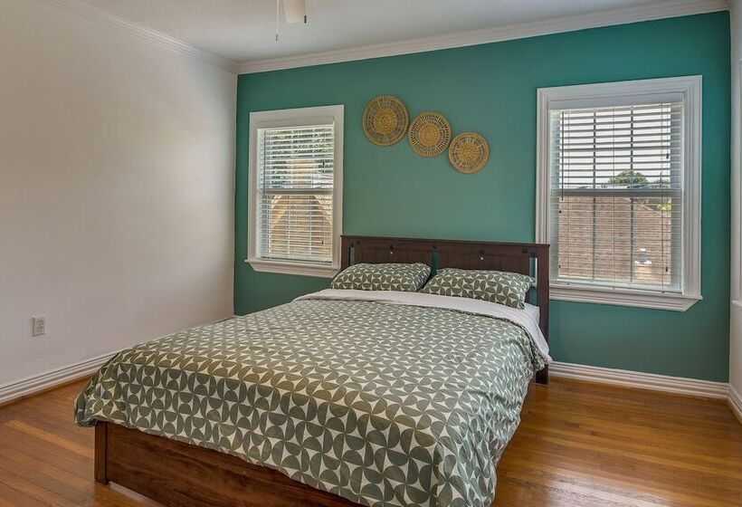 Quaint Houston Hideaway   3 Mi To Downtown!