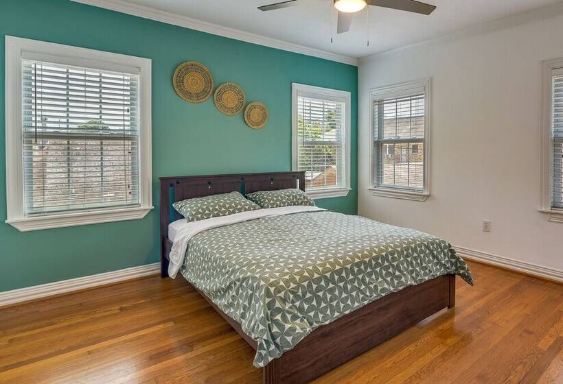 Quaint Houston Hideaway   3 Mi To Downtown!