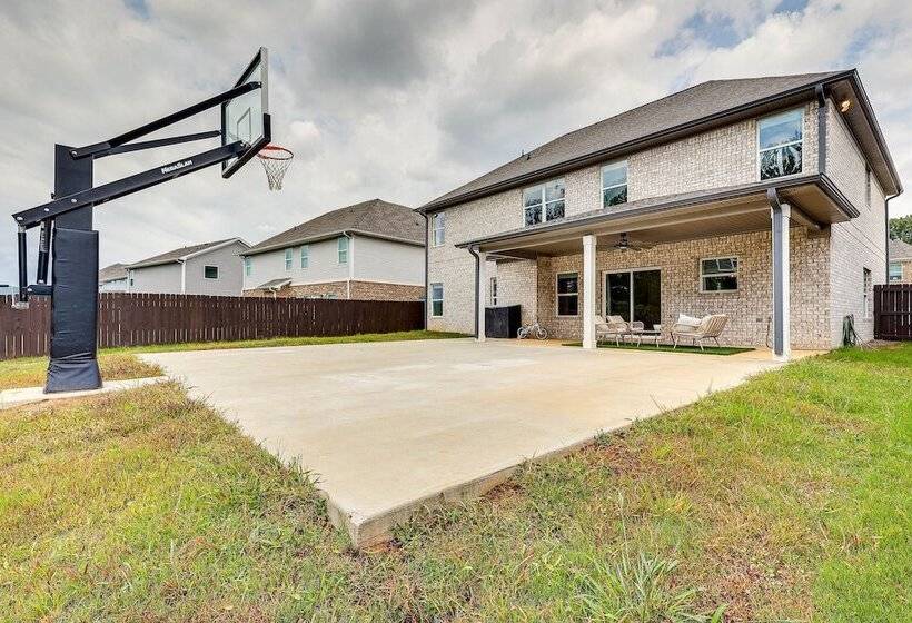 Huntsville Oasis W/ Basketball Court & Patio!