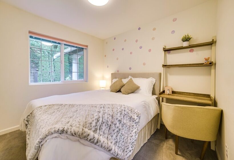 Issaquah Retreat Near Lake Sammamish State Park!