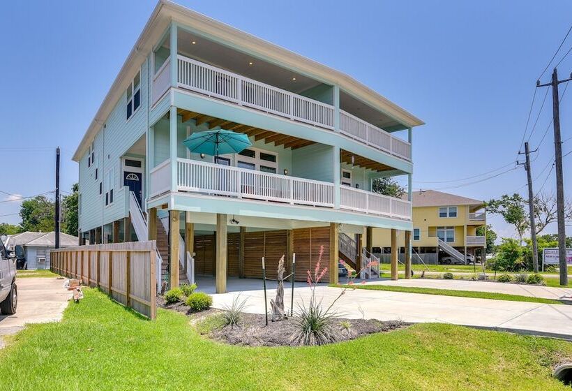 La Porte Home W/ Balconies: Walk To Beach!
