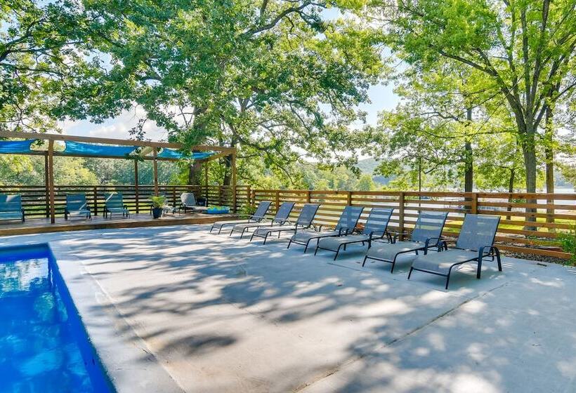Lakefront Escape W/ Boat Slip On Table Rock Lake!