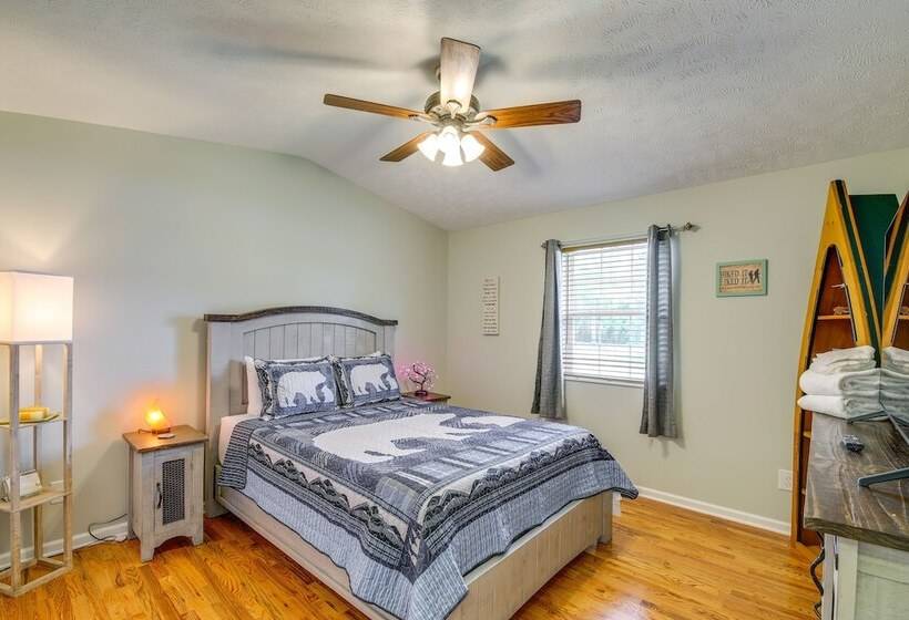 Lakefront Home W/ Hot Tub   15 Mi To Dollywood!