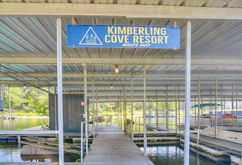 Lakefront Oasis: Boat Slip, Kayaks & Outdoor Pool