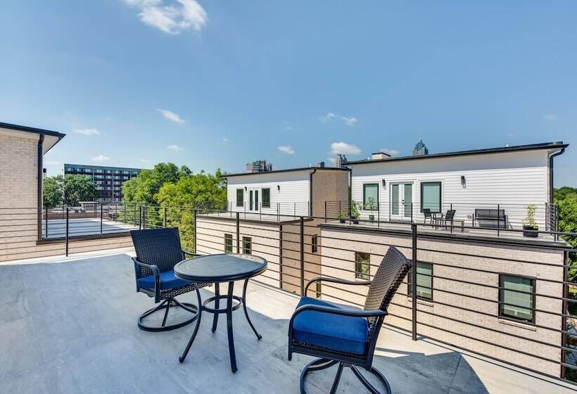 Modern Atlanta Home W/ Balcony: 2 Mi To Downtown!