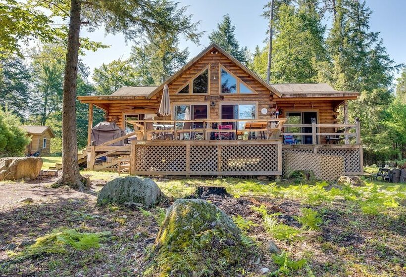 Pet Friendly Island Retreat   Boat Access Only!