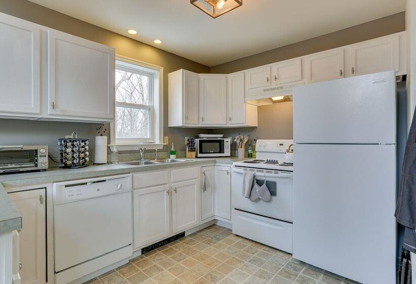 Pet Friendly Lackawaxen Home W/ Gas Grill!