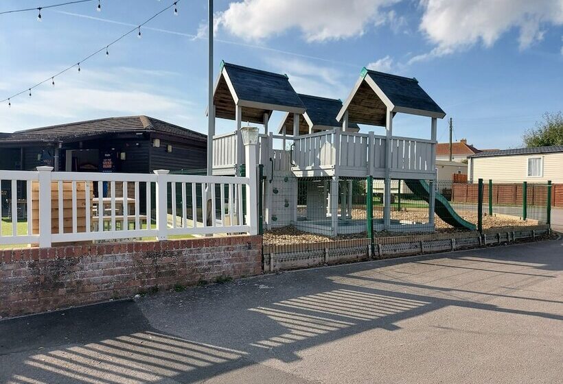 住所  2 Brightholme 6 Berth Enclosed Garden