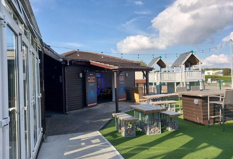 住所  2 Brightholme 6 Berth Enclosed Garden