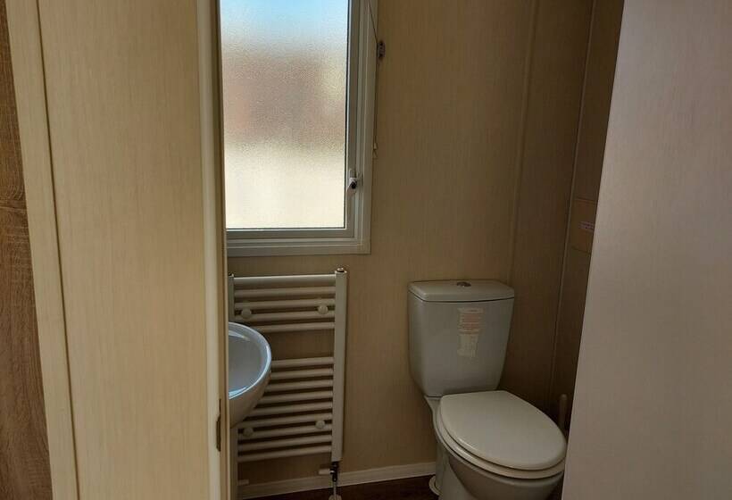 住所  2 Brightholme 6 Berth Enclosed Garden