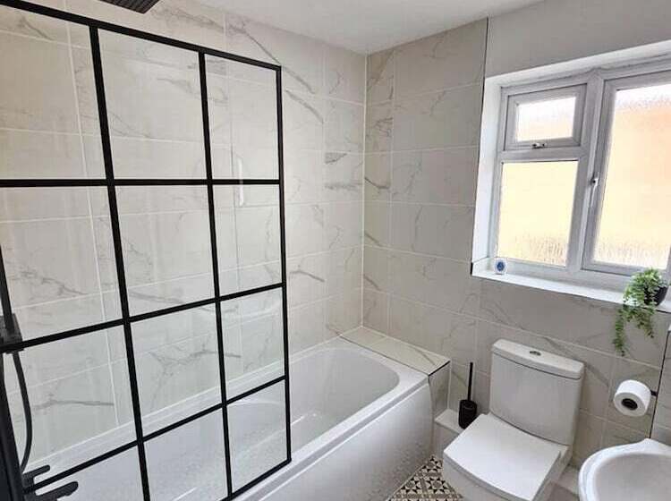 اقامتگاه Amazing 4br Near Hospital, Free Parking, Sleeps 10