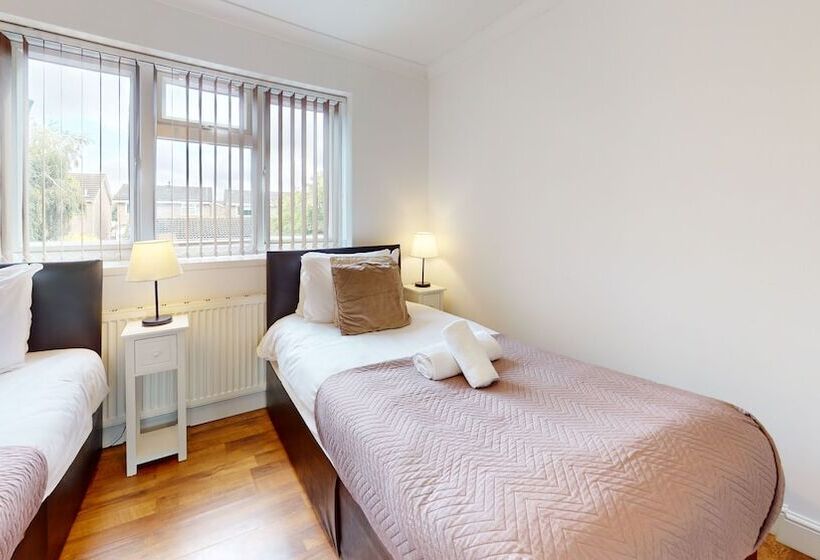 레지던스 Charming 5 Bed House In Grays