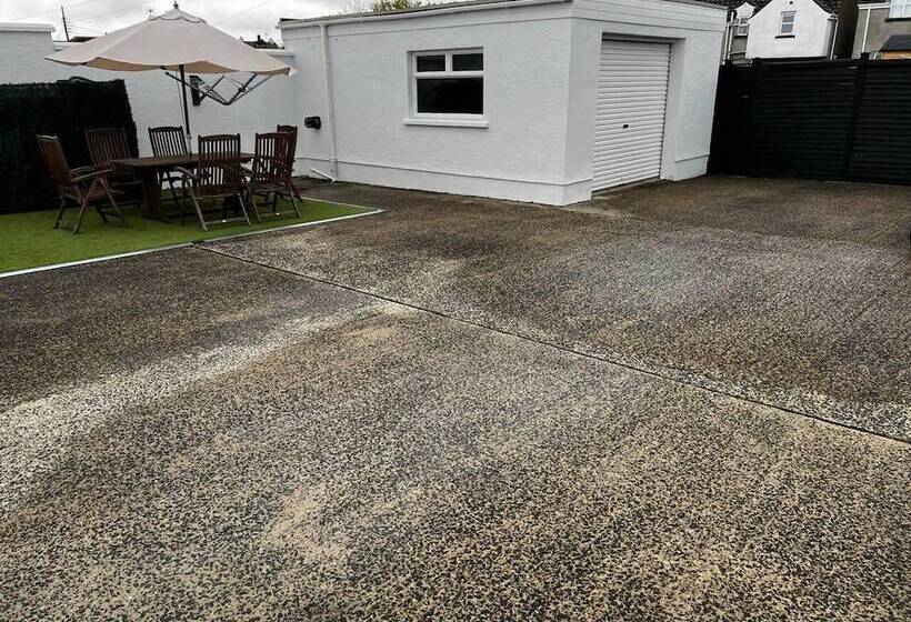 إقامة Immaculate Sea View 4 Bed House In Portstewart