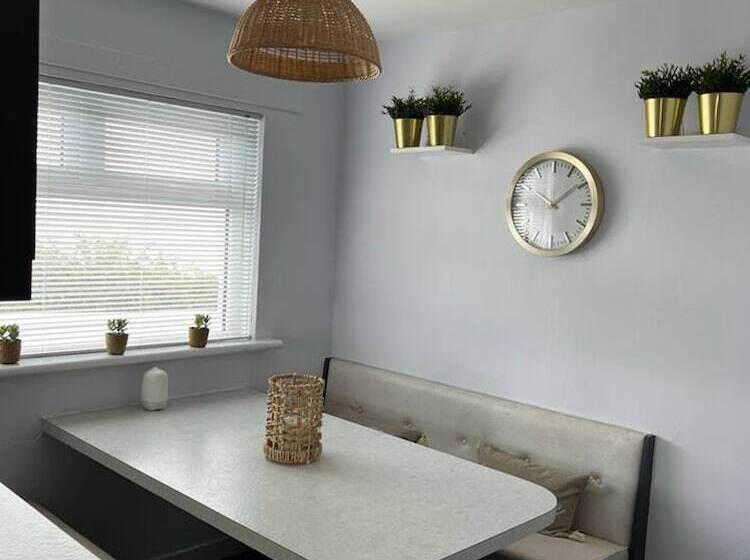 إقامة Immaculate Sea View 4 Bed House In Portstewart